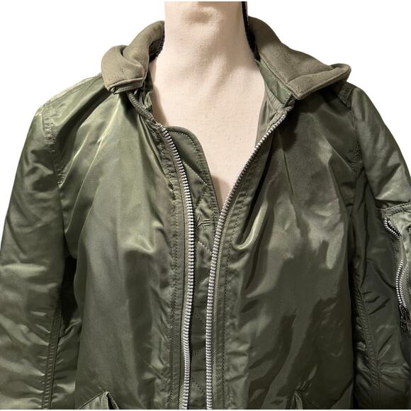 Alpha Industries Green Bomber Jacket - Picture 2 of 10
